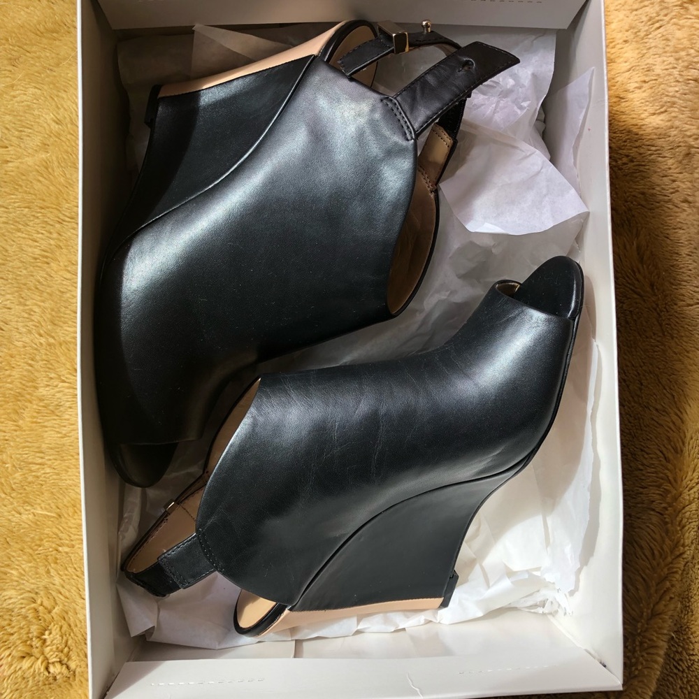 Ann Taylor NIB 8 Black and Tan wedge leather